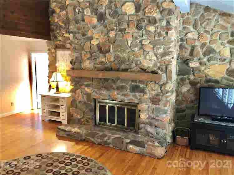 7 BR in Huntersville