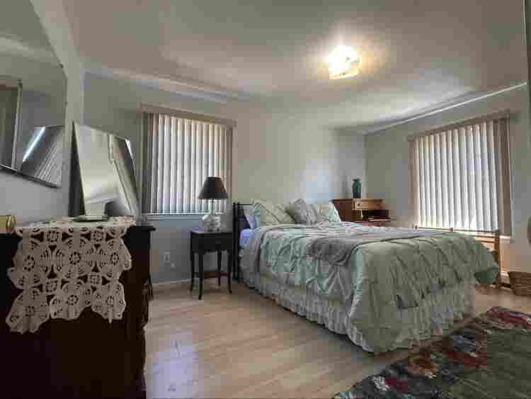 Large furnished room in