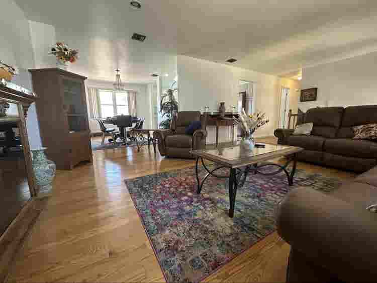 Large furnished room in