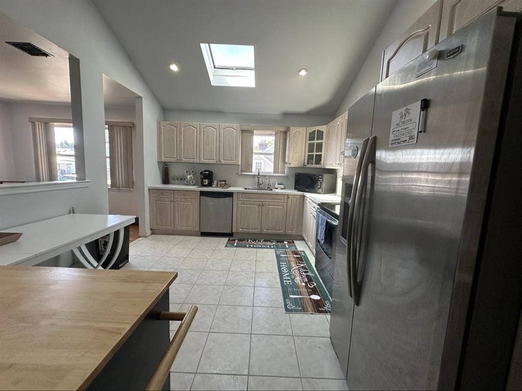 Large furnished room in