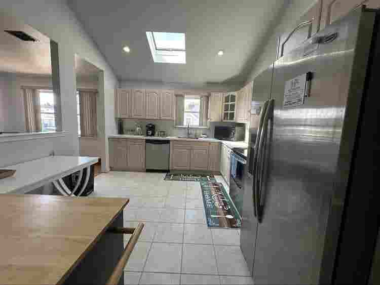 Large furnished room in