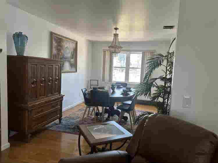 Large furnished room in
