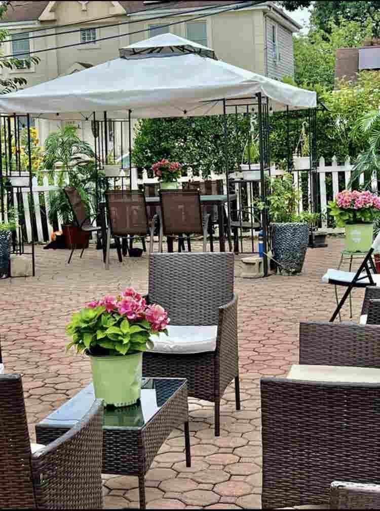 Large furnished room in