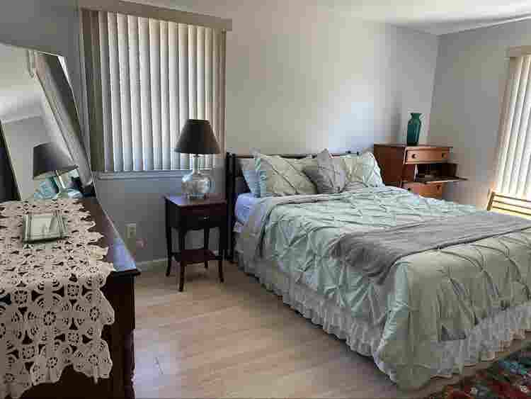 Large furnished room in