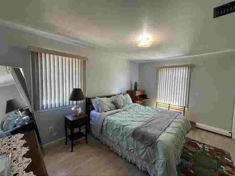 Large furnished room in
