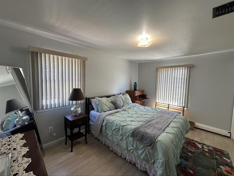 Large furnished room in