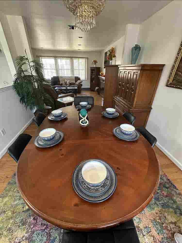 Large furnished room in