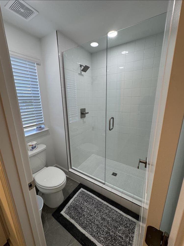 Fully Furnished Clean Room