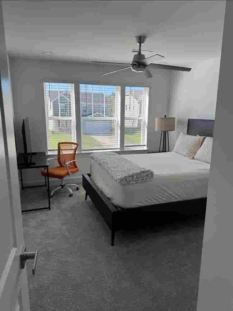 Fully Furnished Clean Room