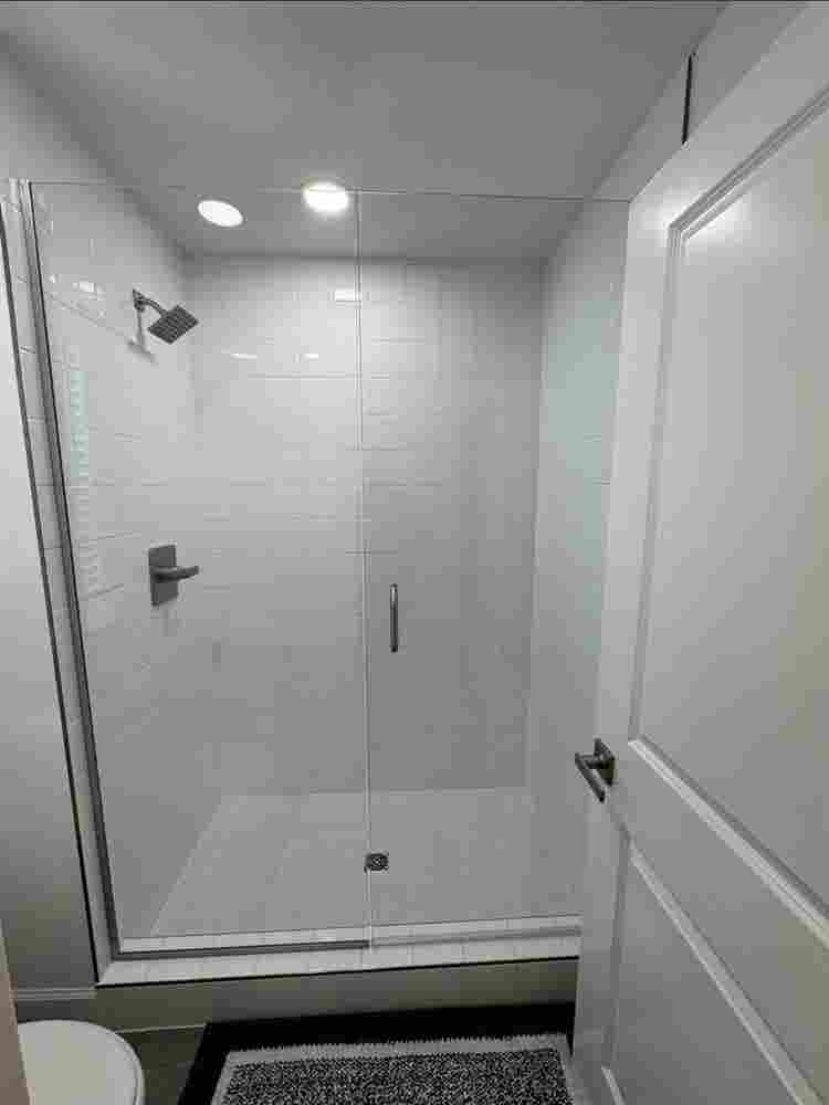 Fully Furnished Clean Room