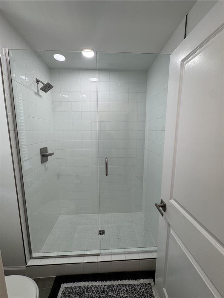 Fully Furnished Clean Room