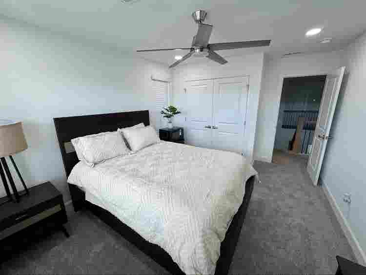 Fully Furnished Clean Room