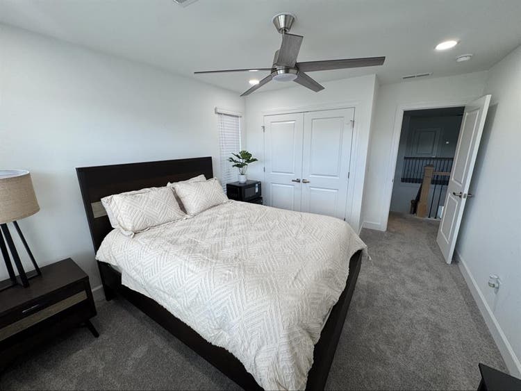 Fully Furnished Clean Room