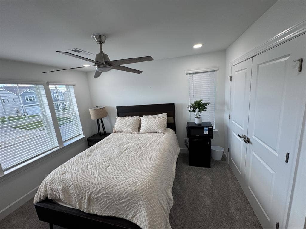 Fully Furnished Clean Room