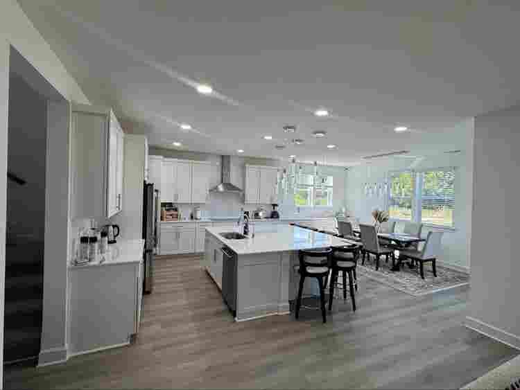 Fully Furnished Clean Room