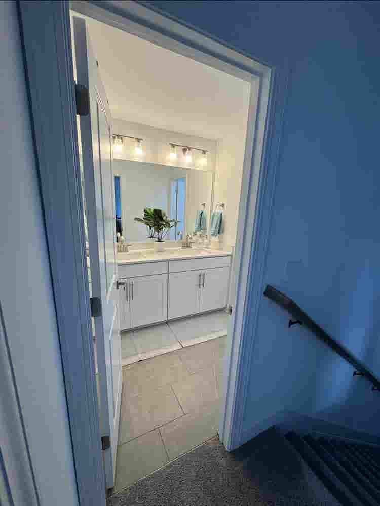 Fully Furnished Clean Room