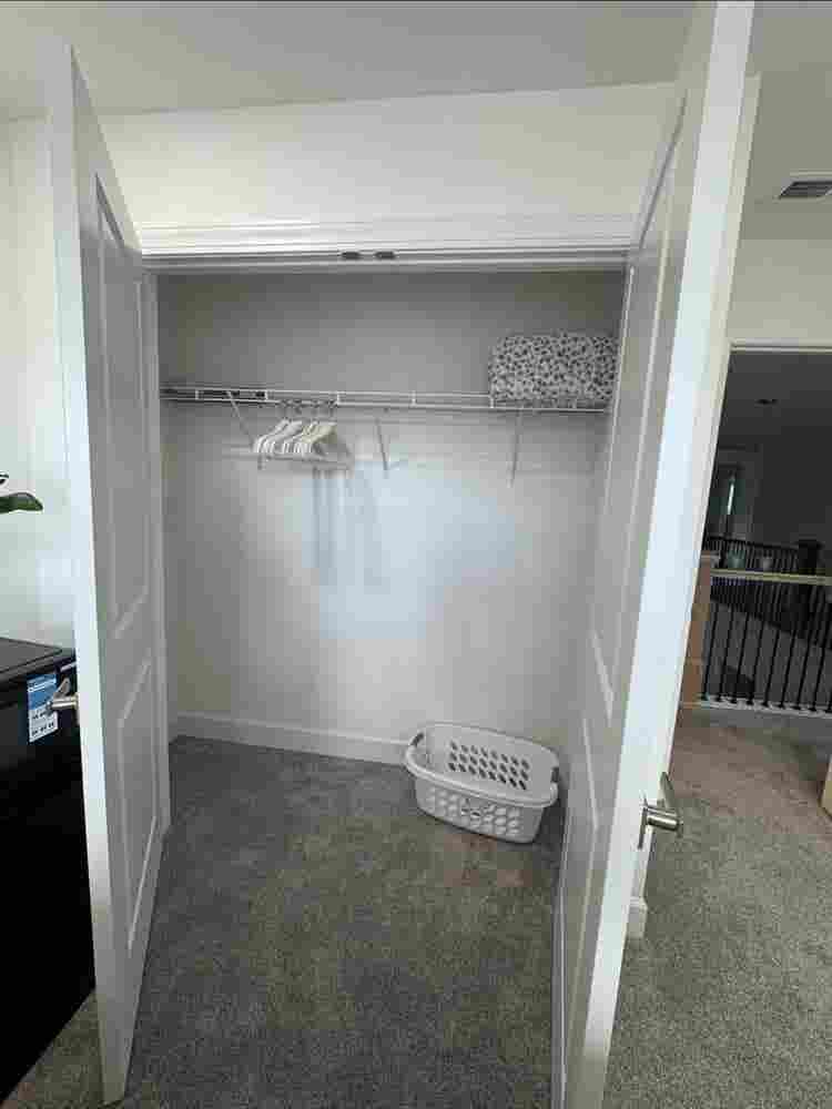 Fully Furnished Clean Room