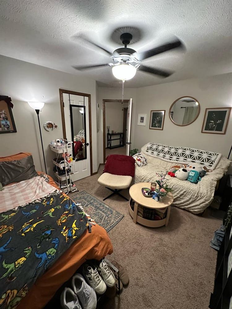Sublet room in 
house- girls only!