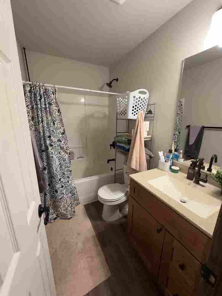 Sublet room in 
house- girls only!