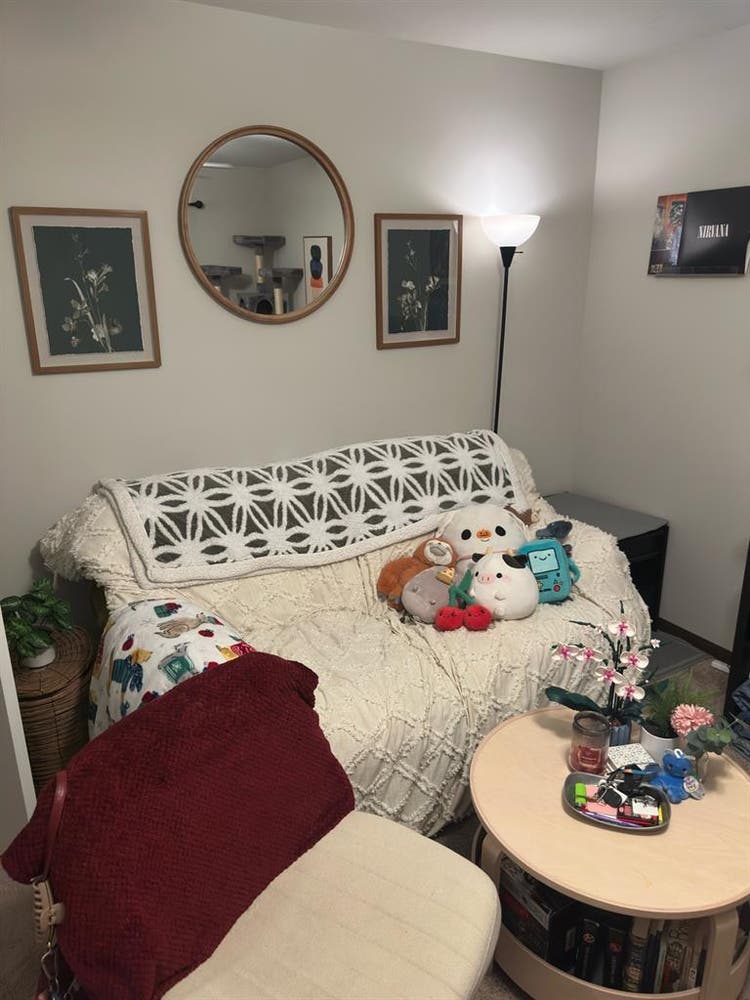 Sublet room in 
house- girls only!