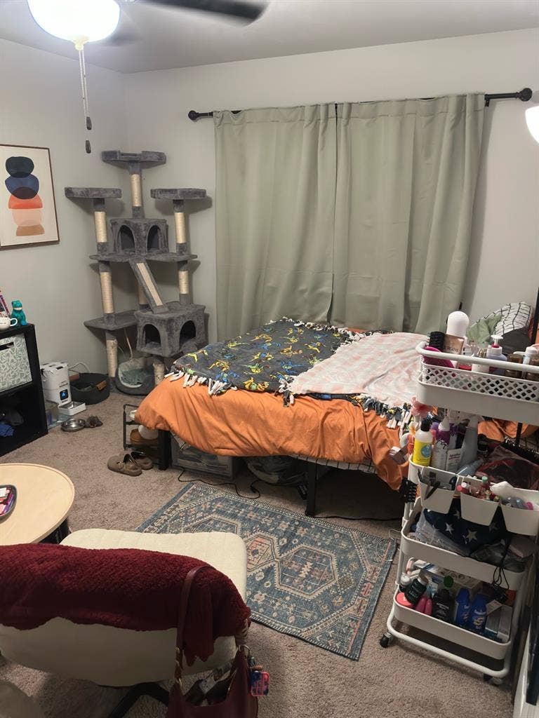 Sublet room in 
house- girls only!