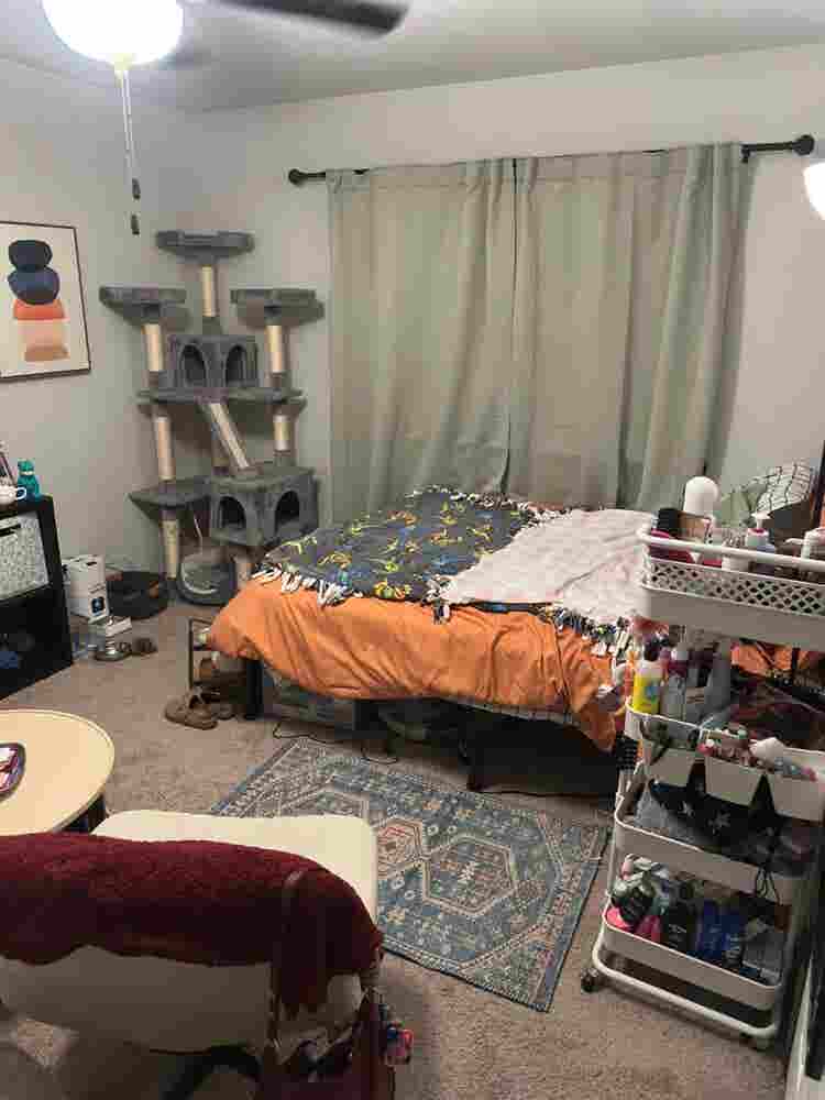 Sublet room in 
house- girls only!
