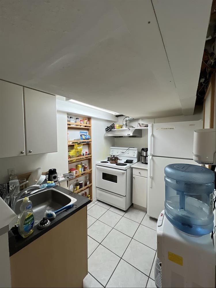 Looking for 2 roommates