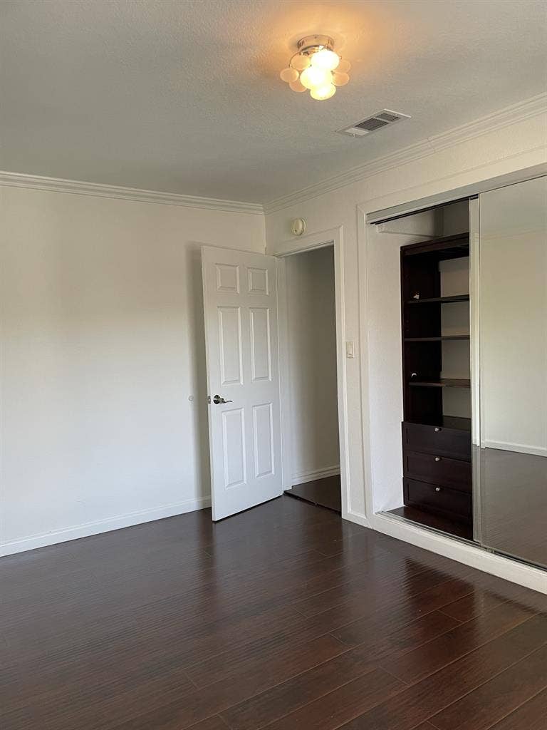 Room for rent  Utilities Inc