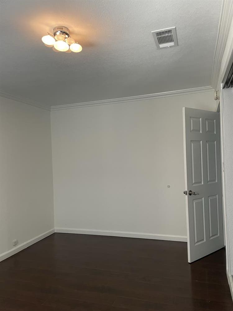 Room for rent Utilities Inc