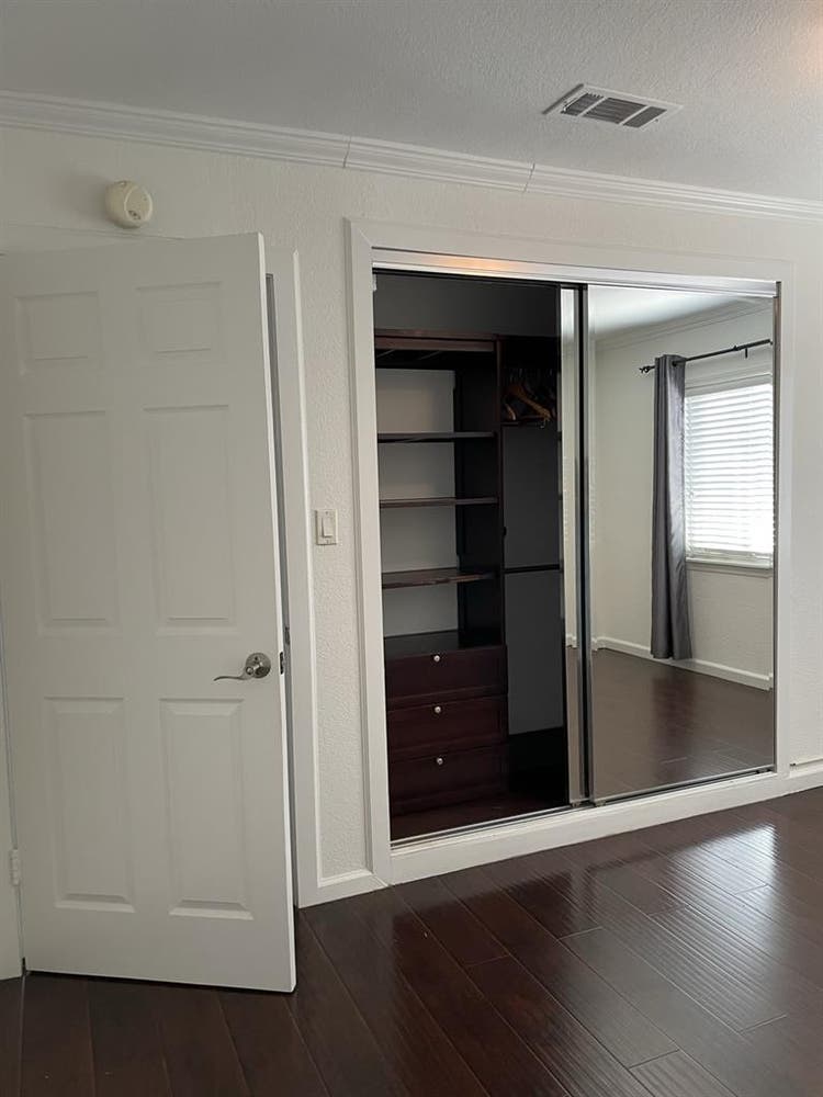 Room for rent  Utilities Inc
