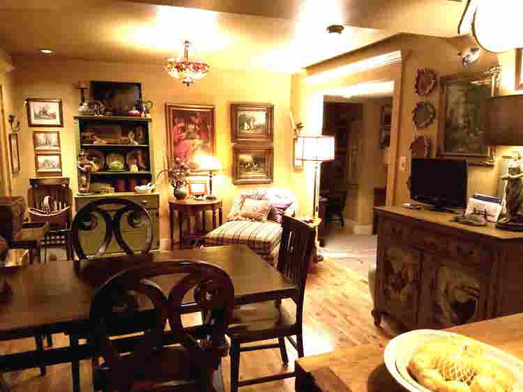 ROOM with Prvt Bath. AVAIL NOV