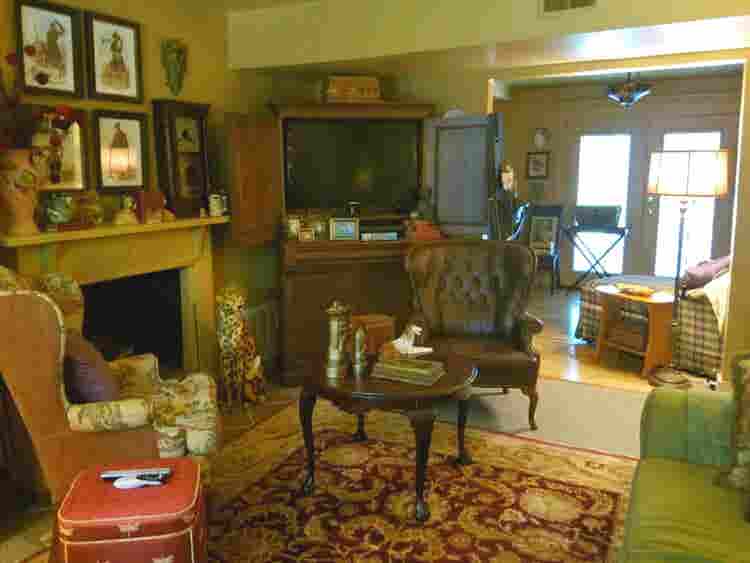 ROOM with Prvt Bath. AVAIL NOV