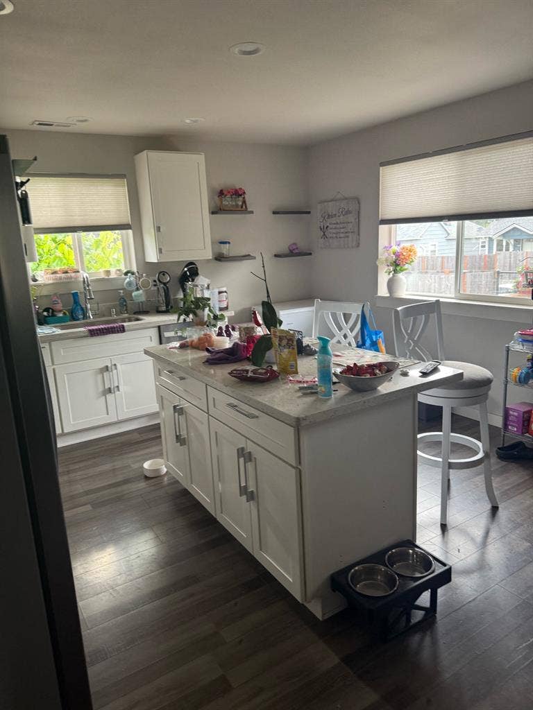 Room for rent in family home