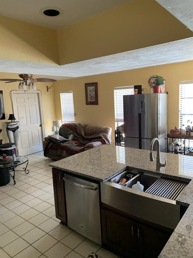Room for rent jn Naples