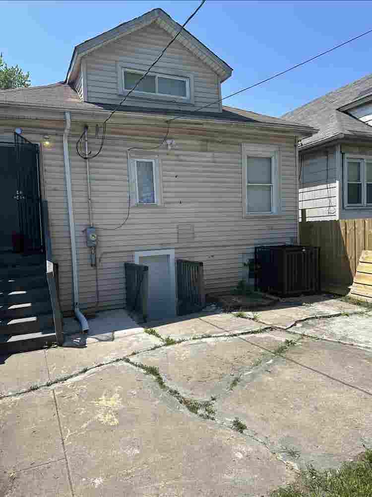 MEN ONLY 
Rooms for rent  monthly