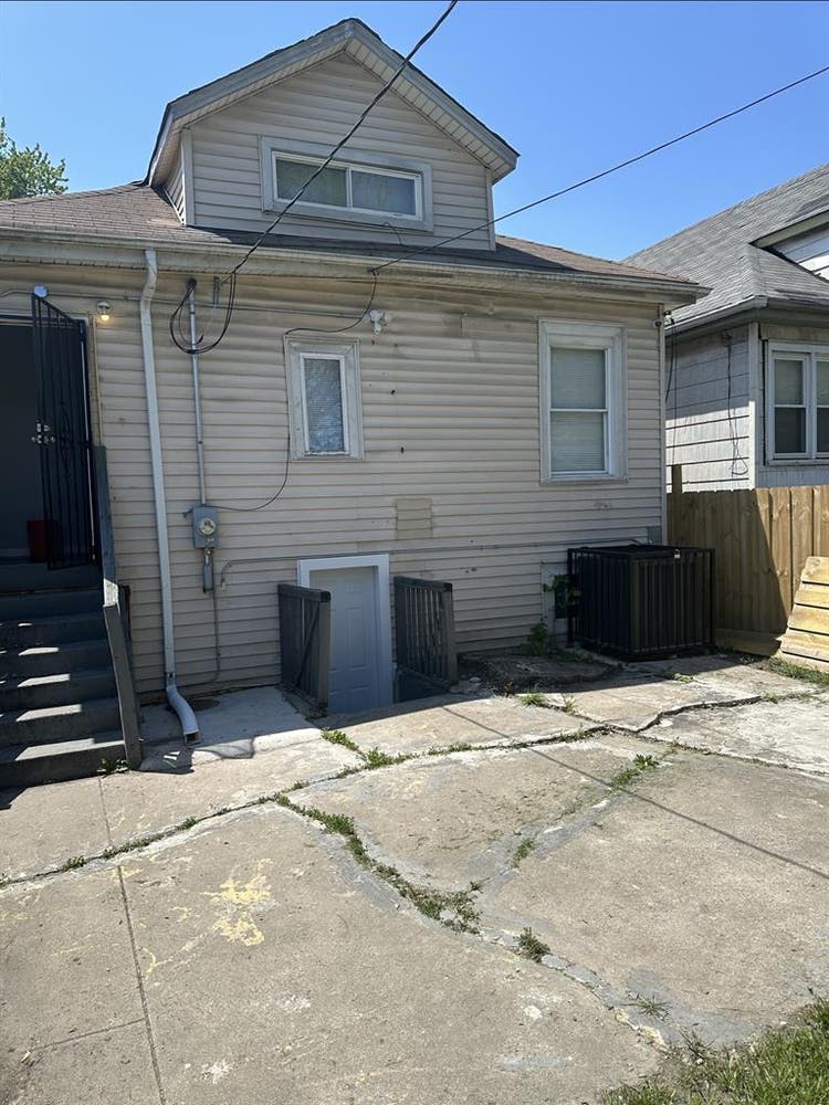 MEN ONLY 
Rooms for rent  monthly