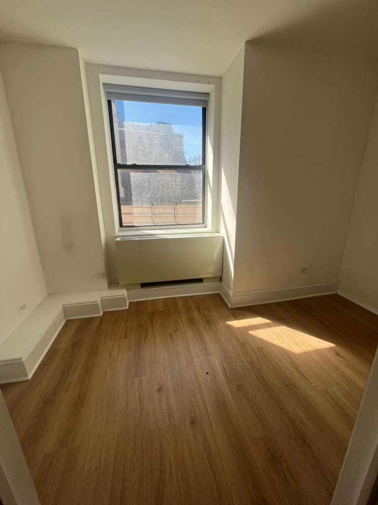 ✨Bright & Spacious Room in Midtown✨