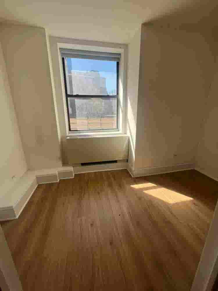 ✨Bright & Spacious Room in Midtown✨