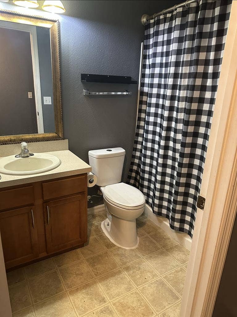 SPACIOUS BEDROOM 🛌✨