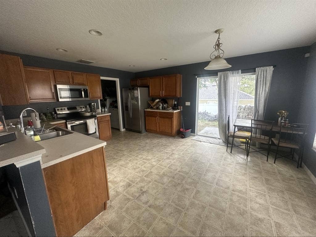 SPACIOUS BEDROOM 🛌✨