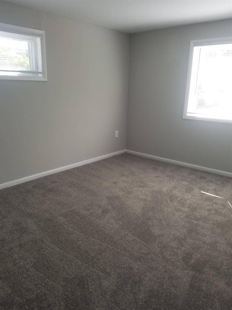 Looking for male room mates