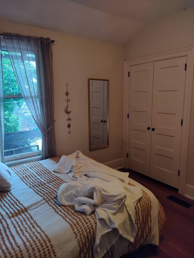 $1250 Room in Cap Hill home