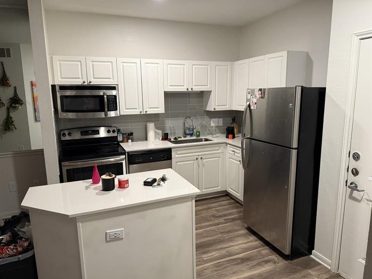 Looking for a female Roommate