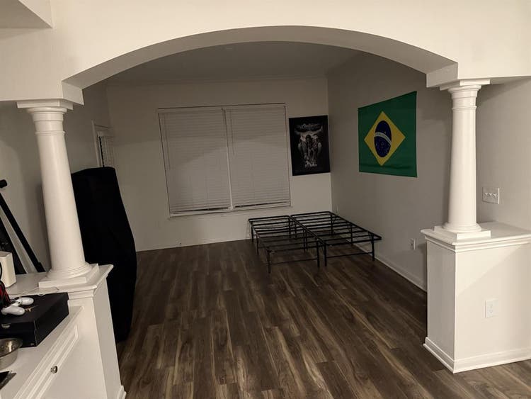Looking for a female Roommate