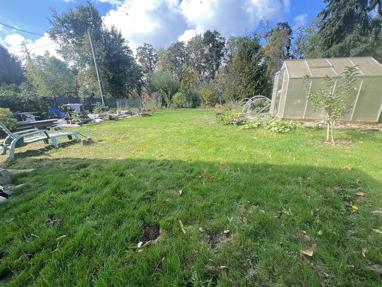 Furnished cozy room w/ big yard