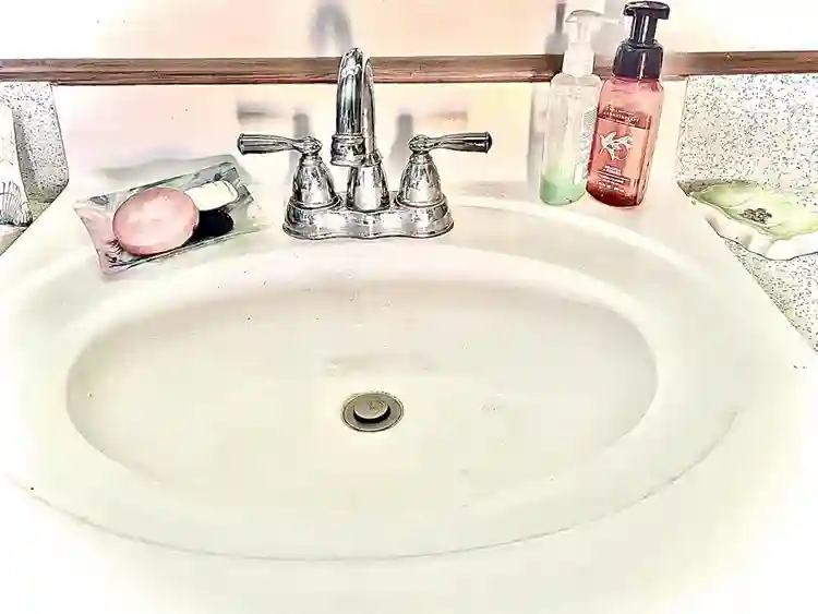 Furnished cozy room w/ big yard