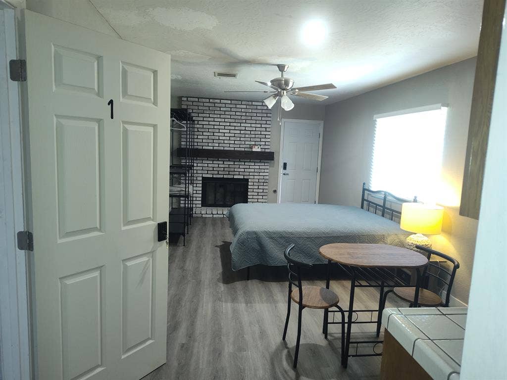 STUDIO FOR SINGLE PERSON OR COUPLE