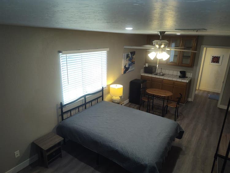 STUDIO FOR SINGLE PERSON OR COUPLE