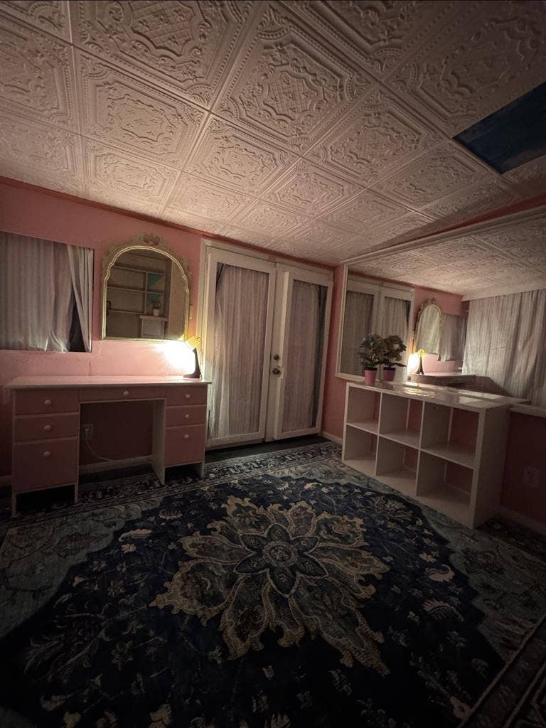 Room in  a Female Only Household