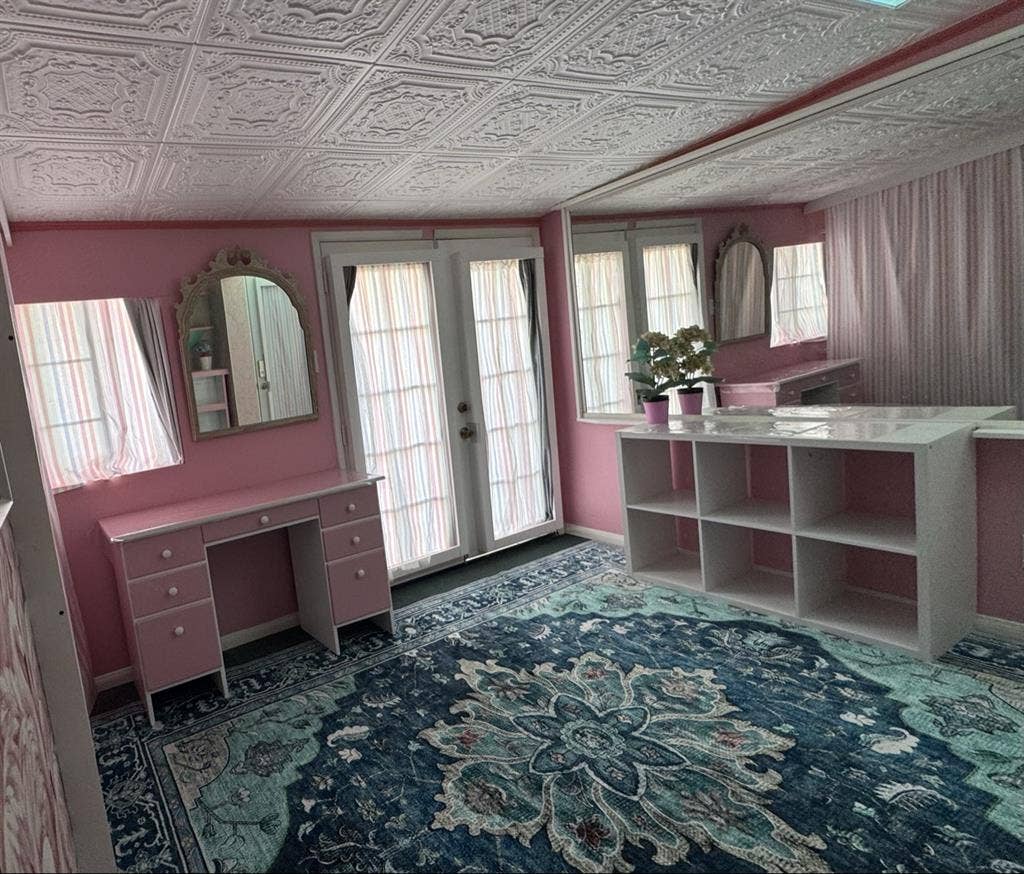 Room in  a Female Only Household